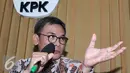 Plt Pimpinan KPK, Johan Budi memberi keterangan pers, Jakarta, Selasa (4/8/2015). KPK menetapkan tersangka Bupati Bener Meriah Aceh, Ruslan Abdul Gani sebagai tersangka dugaan korupsi pembangunan dermaga sabang BPKS 2011. (Liputan6.com/Helmi Afandi)