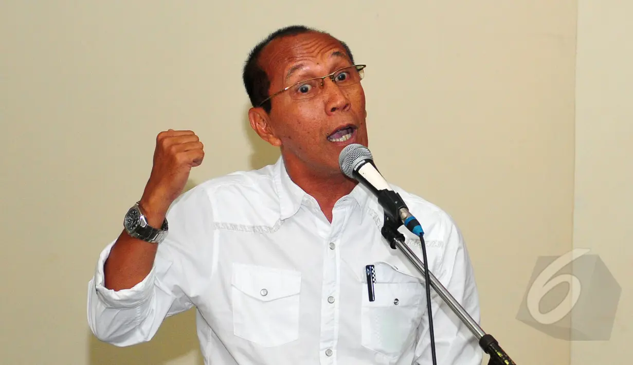 Mantan pemain dan pelatih Timnas Indonesia, Bambang Nurdiansyah angkat bicara pada diskusi interaktif 'Menakar Calon Ketua Umum PSSI Yang Kapabel' di Gedung Serbaguna, Senayan, Jakarta, Selasa (14/4/2015). (Liputan6.com/ Yoppy Renato)