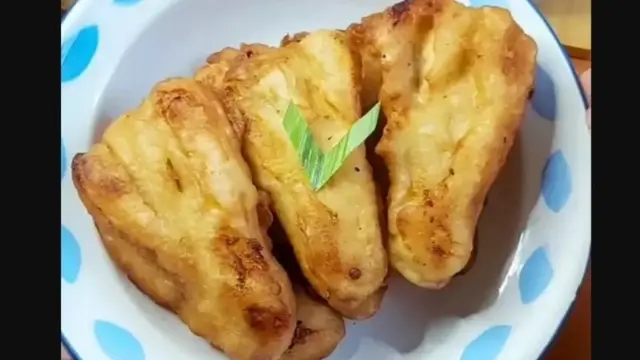 Pisang Goreng Eyang ala Kopi Klotok.  foto:  TikTok @knitknotknitknot88
