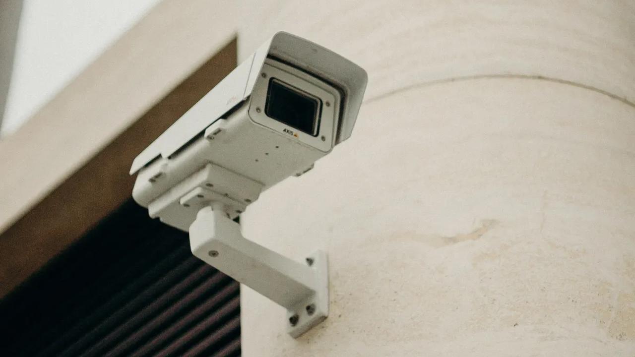 Polisi masih memperdalam penelusuran. Mereka kini penyelidikan sedang mengekstrak file CCTV  milik tetangga korban.<br>