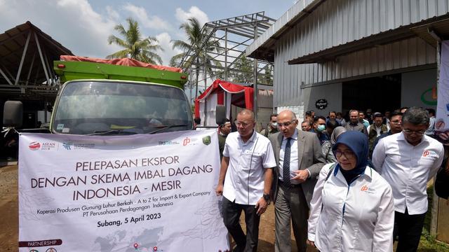 Staf Khusus Menteri Perdagangan Bidang Perjanjian Perdagangan Internasional Bara Krishna Hasibuan melepas ekspor perdana satu kontainer kopi milik Koperasi Gunung Luhur Berkah (GLB) Subang ke Mesir senilai USD 60 ribu, atau sekitar Rp 890 juta.