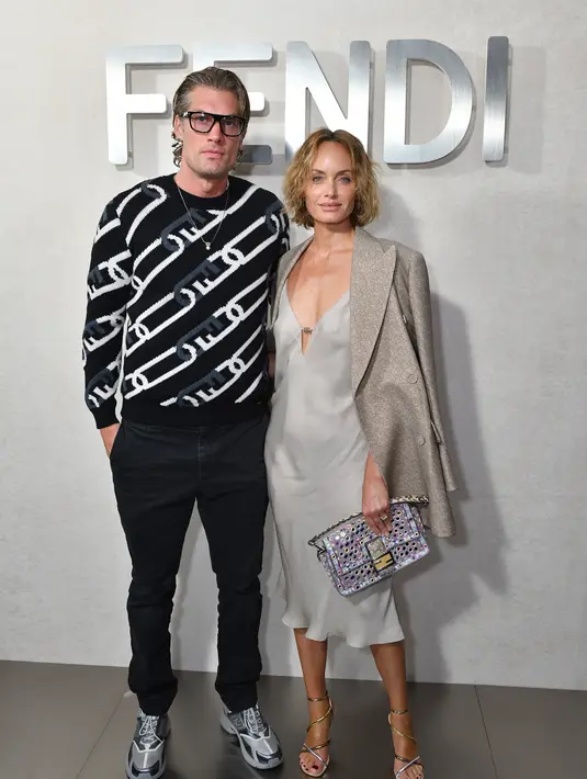 Selain Marc Jacobs, Fendi juga menggandeng Tiffany & Co. dalam mencetak versi Baguette bertabur permata. Pastinya membuat FENDI Baguette terlihat bersinar dan bercahaya (Foto: Fendi)