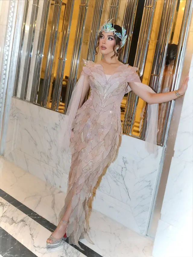 Aura Mahal Tasya Farasya Kenakan Sepatu hingga Tas Kristal Ratusan Juta yang Lengkapi Tampilan ala Dewi Yunani