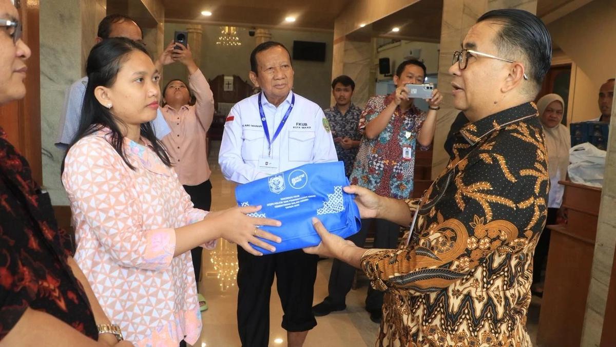 Dirjen Polpum Kemendagri Akmal Malik saat Rakornas FKUB dan kunjungan ke rumah ibadat di Kota Bekasi