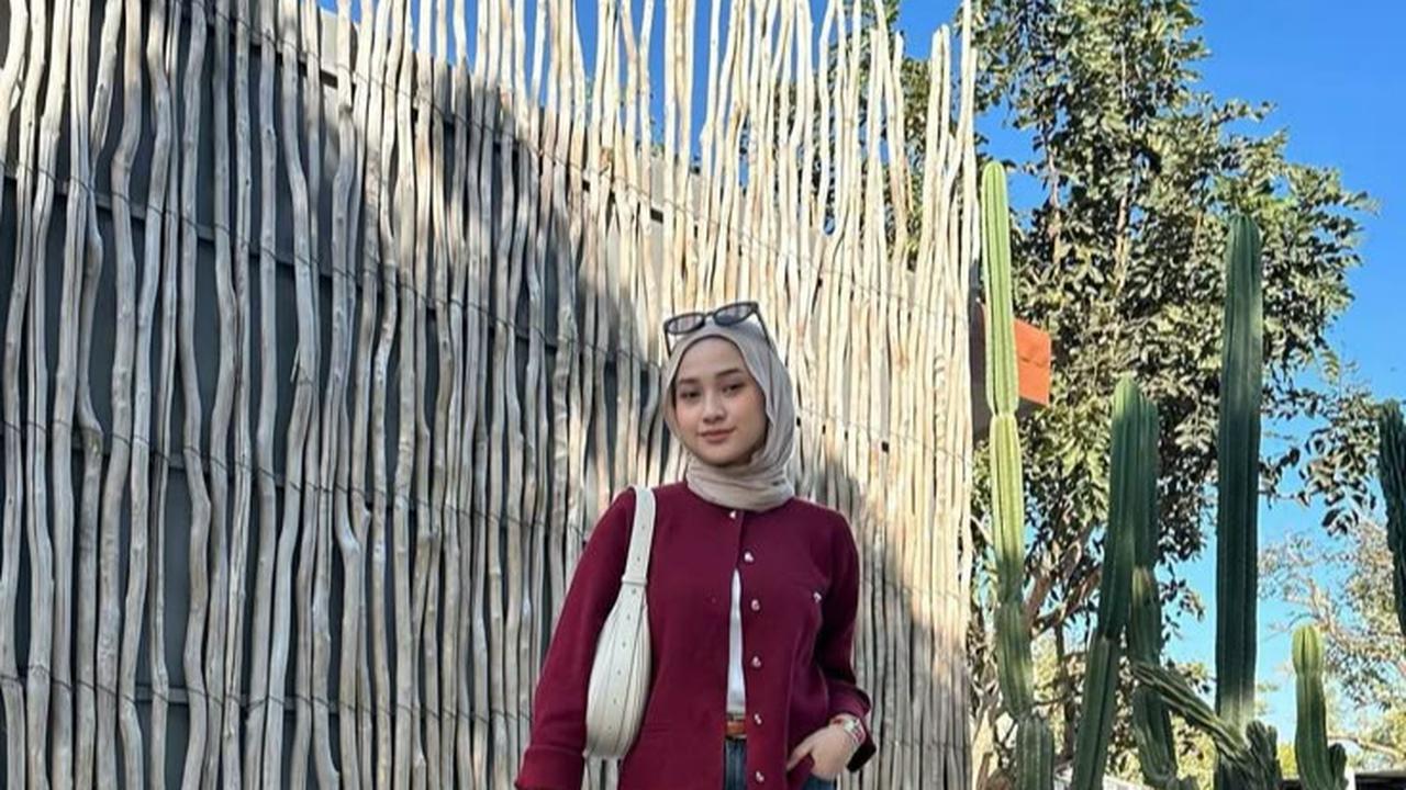 Inspirasi OOTD Jeans Hijab yang Stylish dan Elegan, Cocok untuk yang Punya Aktivitas Segudang