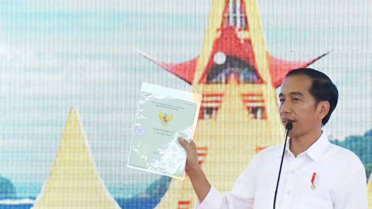 Jokowi Serahkan 3.500 Sertifikat untuk Warga Lampung
