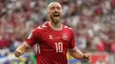 Timnas Denmark mengawali langkahnya di ajang Euro 2024 dengan memetik hasil imbang 1-1 saat menghadapi Slovenia pada laga Grup C di MHPArena, Stuttgart, Jerman, Minggu (16/6/2024). Juara edisi 1992 yang mendapat julukan Tim Dinamit tersebut sebenarnya unggul terlebih dahulu lewat gol Christian Eriksen sejak menit ke-17, namun Slovenia akhirnya mampu menutup laga dengan hasil imbang setelah mampu menyamakan sor 1-1 lewat gol Erik Janza pada menit ke-77.  (AP Photo/Matthias Schrader)