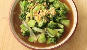 Brokoli Saus Tiram Tim Telur oleh Chef Devina Hermawan. (Dok: Cookpad @devinahermawan)