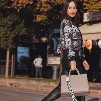 Saatnya tampil klasik tapi tidak membosankan dengan gaya formal Tatjana Saphira. (Sumber foto: tatjanasaphira/instagram)