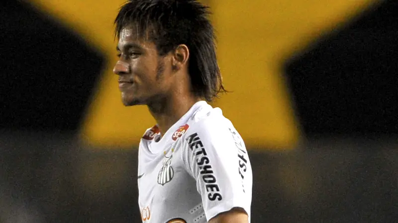Neymar merupakan produk akademi Santos. (AFP/Yasuyoshi Chiba)