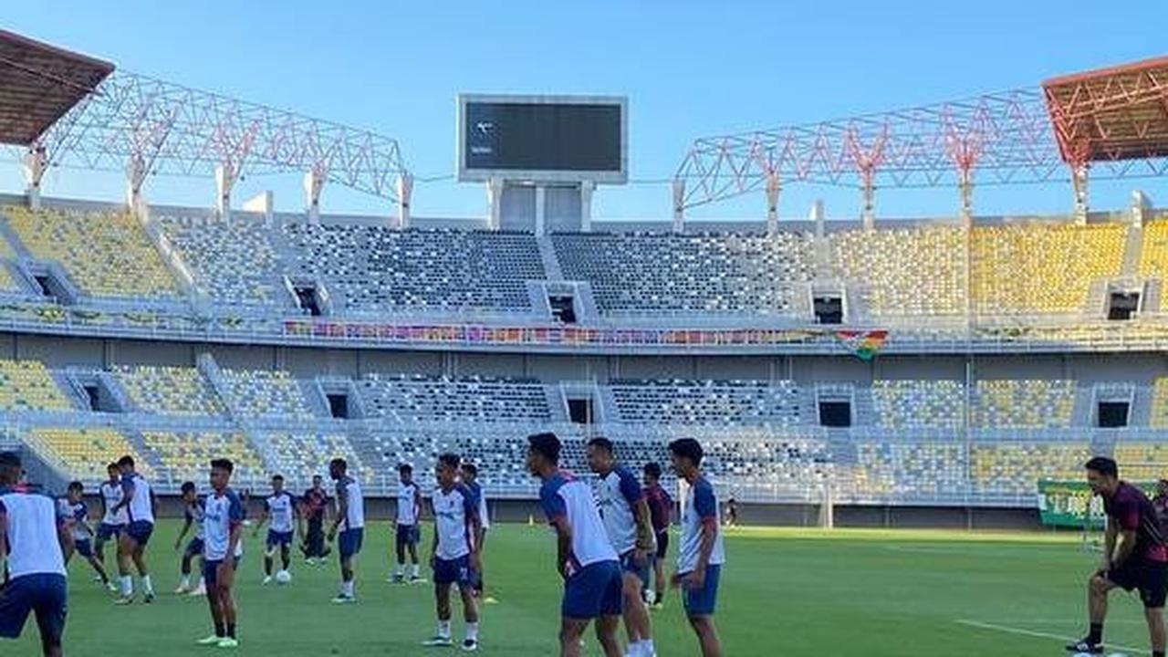 Selain perbaikan menyeluruh, Pemkot Surabaya akan melakukan kerja bakti massal membersihkan Stadion GBT pada Rabu (11/10/2023) dan Jumat (13/20/2023) besok.