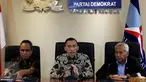 Ketua Fraksi Demokrat DPR Edhie Baskoro Yudhoyono (tengah) memberikan keterangan pers soal Usulan Hak Angket KPK di ruang Fraksi Demokrat, Gedung Nusantara I, Kompleks Parlemen, Jakarta, Kamisi (27/4). (Liputan6.com/Johan Tallo)