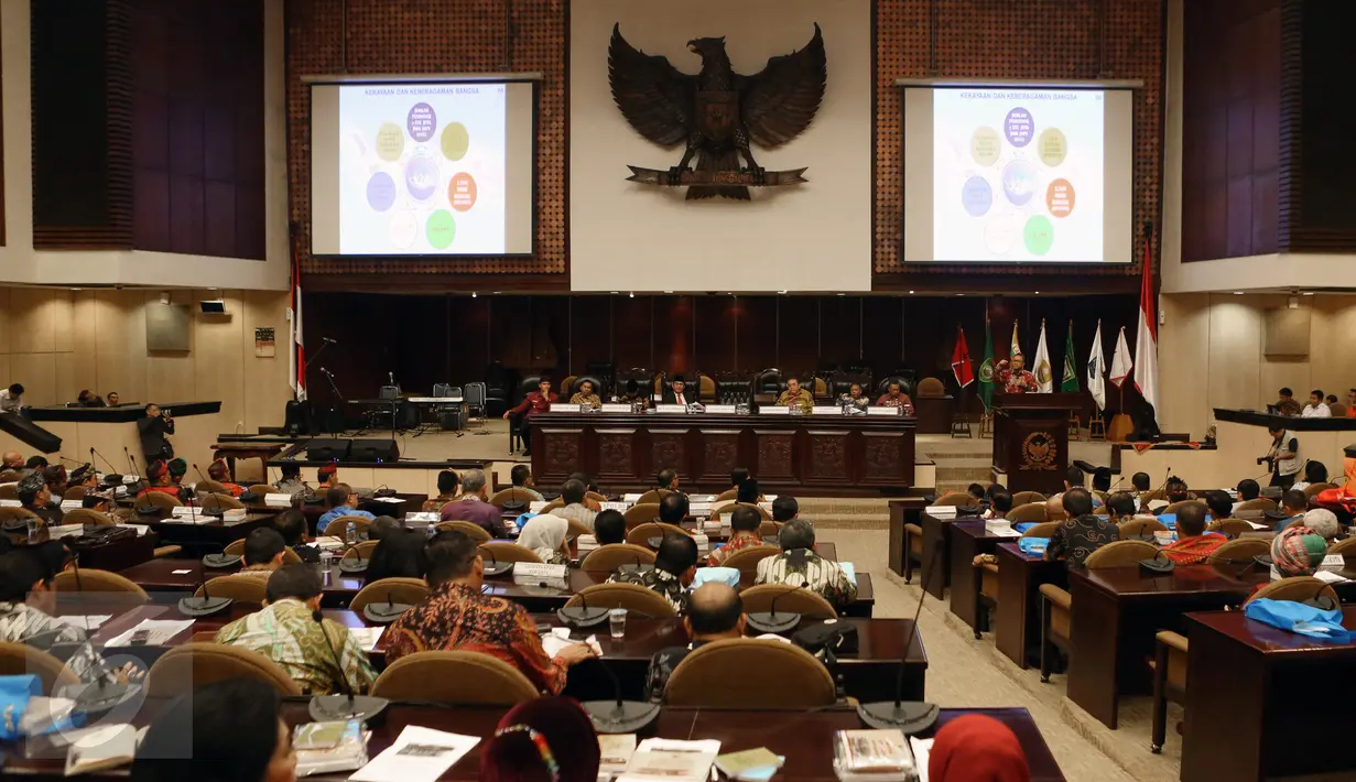 Suasana Sosialisasi 4 Pilar MPR di Jakarta, Senin (6/3).Sosialisasi 4 Pilar ini di tujukan kepada Badan Pimpinan Masyarakat Panguyuban Sumatera bagian Selatan dalam rangka progres pembangunan Provinsi oleh 5 Gubernur. (Liputan6.com/Johan Tallo)