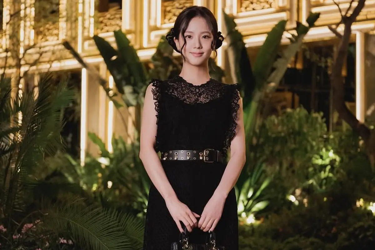 Pesona Elegan Sang Princess Dior, Jisoo BLACKPINK di Grand Opening Dior Gold House Bangkok