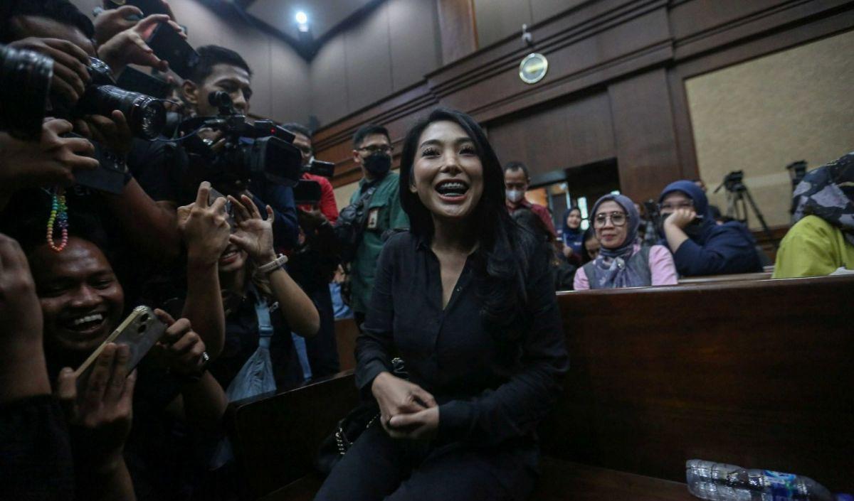 Soal dirinya yang disebut-sebut memberikan uang Sebasar Rp10 untuk Nayunda di Makkasar,&nbsp;