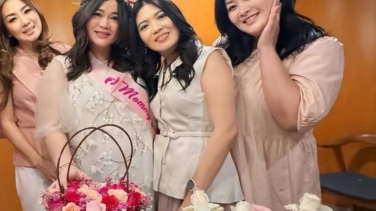 Bumil begitu bahagia menyambut kehadiran calon buah hati.