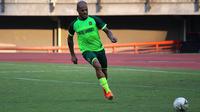 David da Silva mengikuti sesi latihan bersama Persebaya di Stadion Gelora Bung Tomo, Surabaya, Senin (5/8/2019) sore. (Bola.com/Aditya Wany)