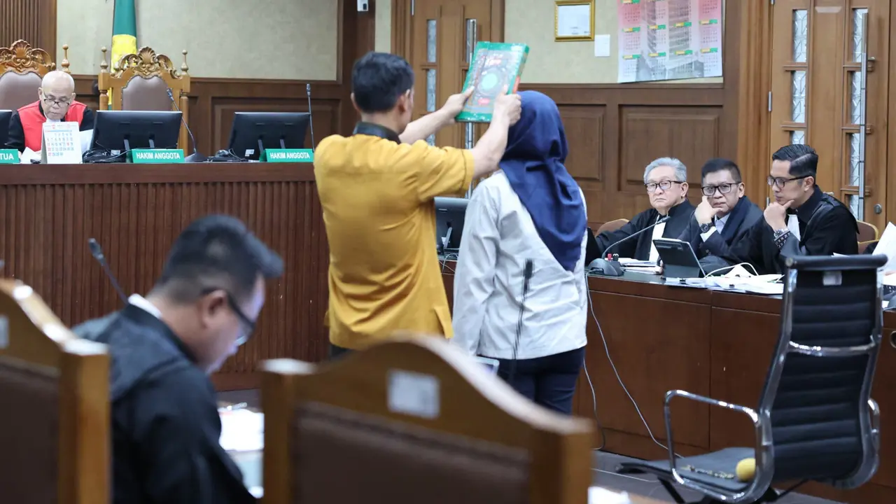 Politikus PDI Perjuangan (PDIP) Riezky Aprilia hari ini menjadi saksi dalam persidangan Sekretaris Jenderal DPP PDIP Hasto Kristiyanto