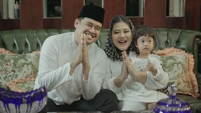 Potret Keluarga Kahiyang Ayu Sambut Idul Fitri Bertema Serba Putih