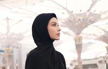 7 Penampilan Memesona Alyssa Daguise Jalani Umrah Bersama Sang Ibunda, Netizen: MasyaAllah Bidadari