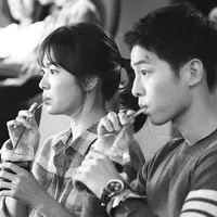 Kurang dari satu bulan jelang hari bahagia Song Joong Ki  dan Song Hye Kyo, kabar tak sedap justru menimpa calon mempelai wanita. Song Hye Kyo dikabarkan sedang berbadan dua. Benarkah? (Instagram/kyo1122)