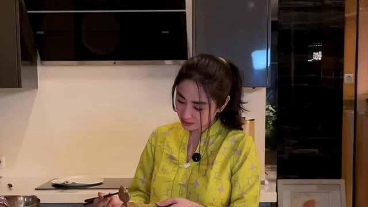 7 Potret Dapur dan Ruang Makan di Rumah Dewi Perssik saat Buka Bersama, Mewah dan Estetik Banget