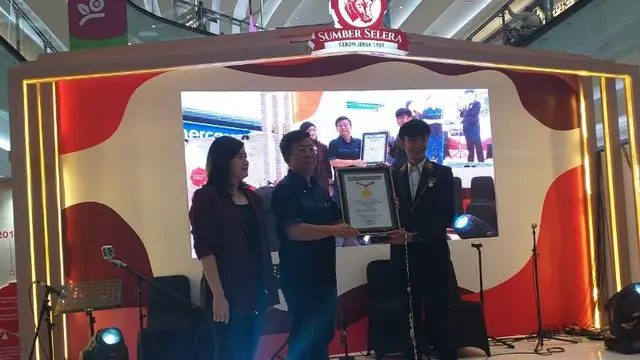 Bakso Sumber Selera Pecahkan Rekor MURI Pembagian Bakso Terbanyak dalam Mall