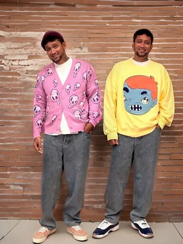 Potret Tora Sudiro dengan outfit seperti anak muda (Sumber: Instagram/t_orasudi_ro)