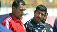 Pelatih Persipura, Angel Alfredo Vera. (Bola.com/Romi Syahputra)