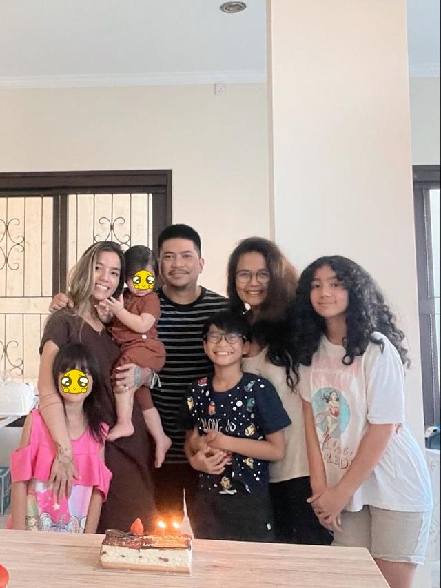 6 Potret Perayaan Ulang Tahun Anak Kedua Sheila Marcia, Dapat Kejutan Keluarga