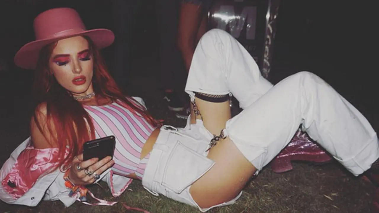 [Bintang] Selain Bella Thorne, 6 Artis Ini Kerap Lakukan Foto Seksi