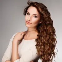 Enggak semua orang tahu gimana cara memperlakukan rambut keriting dengan benar. 