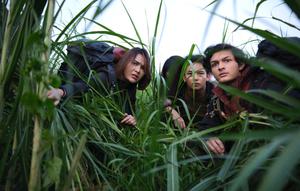 Fahad Haydra dan Amanda Manopo dalam film Dusun Mayit. (Foto: Dok. Hitmaker Studios)