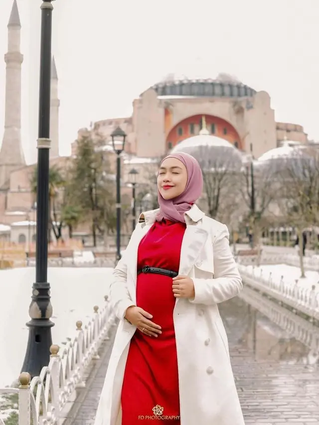 Ria Ricis tengah hamil anak pertama dari pernikahannya dengan Teuku Ryan