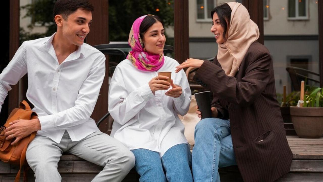 6 Inspirasi Outfit Couple Muslim Syar'i yang Stylish dan Serasi, Tampil Elegan Bersama Pasangan