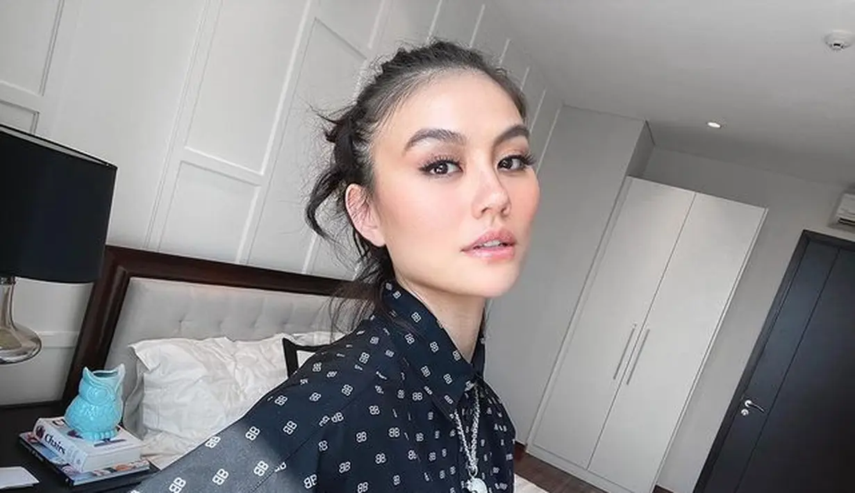 Agnez Mo dikenal dengan gaya yang seru dan enerjik. Tak hanya fashion, tampilan rambutnya juga terus berubah-ubah. (Foto: Agnez Mo)