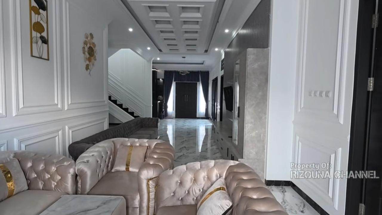 Bikin Melongo Potret Rumah Mewah Bak Istana di Pelosok Kampung, Milik CEO Cantik, Dapurnya Bikin Syok