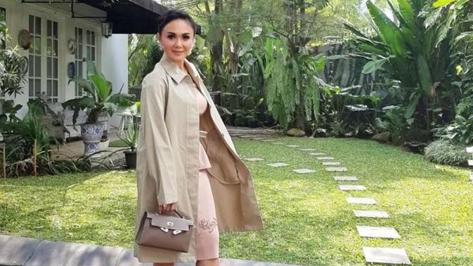 Ada Air Manncur dan Taman Penuh Tanaman di Rumah Yuni Shara. foto: Youtube 'Yuni Shara Channel'