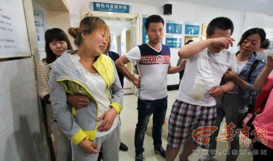 Ayah Hao saat menunggu buah hatinya di rumah sakit | Photo: Copyright shanghaiist.com