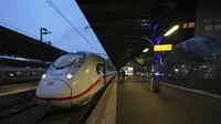 Kereta cepat pertama Paris-Berlin berada di peron pada Senin (16/12/2024) di Stasiun Gare de l'Est, Paris. (Dok.&nbsp; AP/Aurelien Morissard)&nbsp;&nbsp;&nbsp;&nbsp;&nbsp;