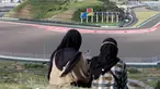 Kabar baik untuk warga lokal di sekitar Sirkuit Mandalika. Mereka diperbolehkan menonton balapan MotoGP dari bukit secara gratis. (Bola.com/Yusuf Satria)