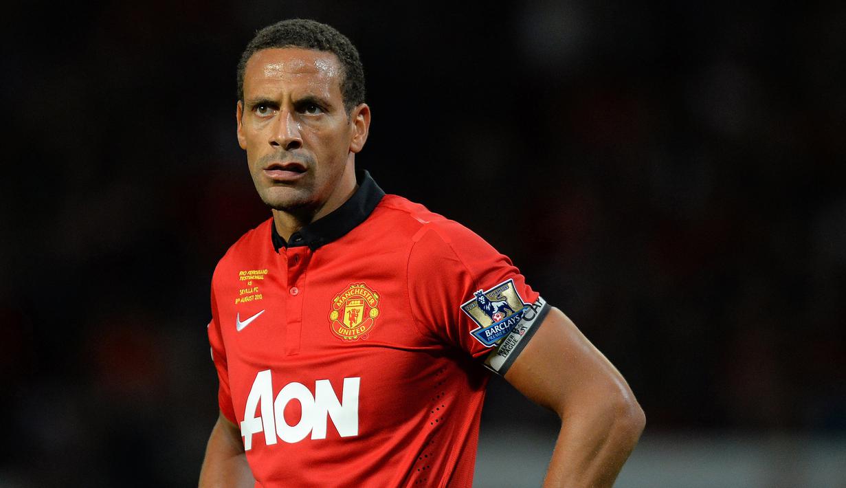 6. Rio Ferdinand - Mantan bek tangguh Manchester United ini ternyata pernah mengalami cedera karena kekonyolannya sendiri. Ferdinand mengalami cedera otot tendonnya akibat menyelonjorkan kakinya ke meja saat saat bermain PlayStation. (AFP/Andrew Yates)
