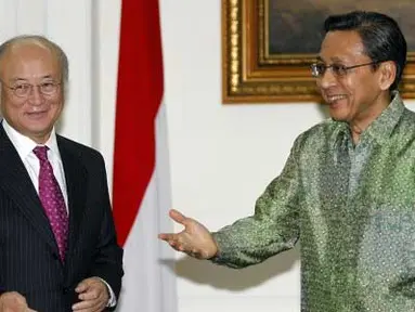 Wapres Boediono menerima kunjungan kehormatan Direktur Jenderal Badan Energi Atom Internasional atau International Atomic Energy Agency (IAEA) Yukiya Amano di Kantor Wakil Presiden, Jakarta. (ANTARA)