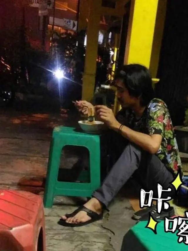 Jadi Vokalis Sukses, Ini 6 Momen Duta Sheila On 7 Tampil Sederhana