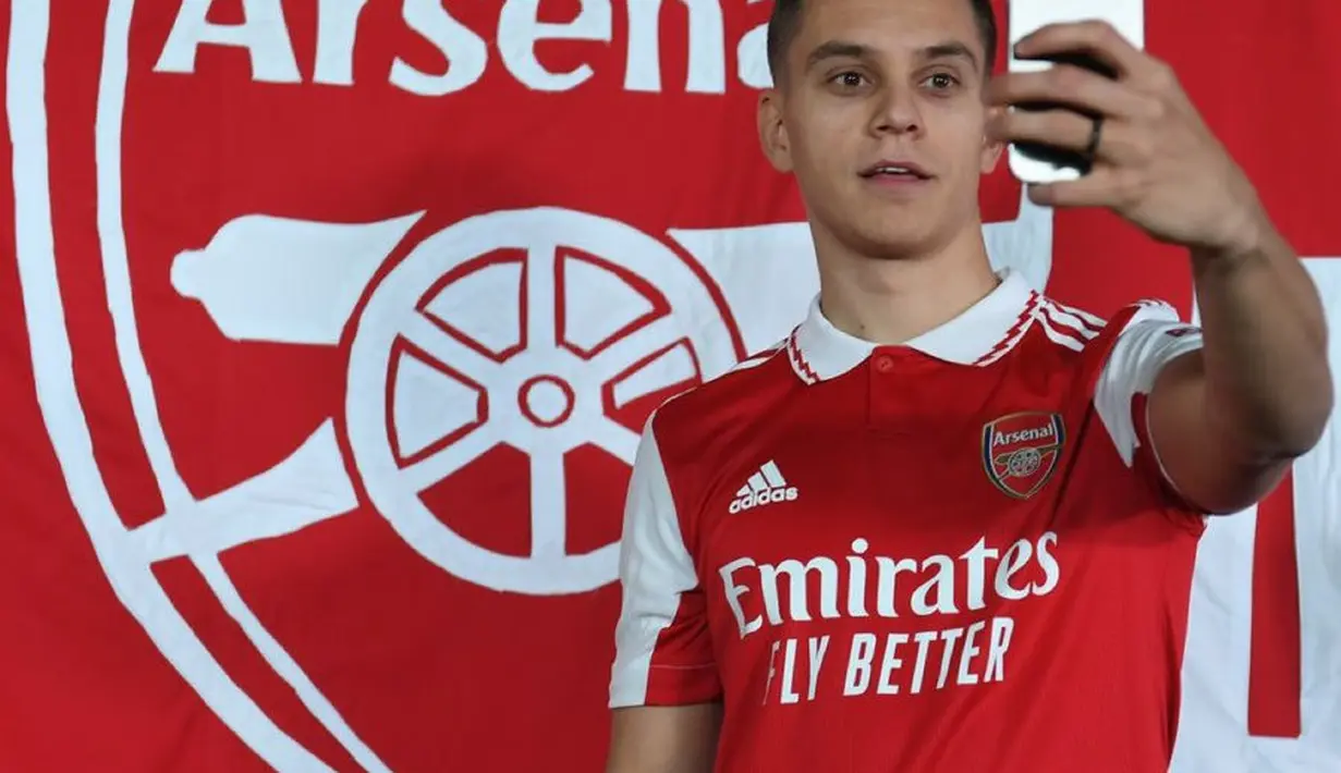 Pemain berusia 28 tahun ini terkenal dengan kualitasnya untuk level Premier League. Musim ini saja, Leandro Trossard sudah menyarangkan tujuh gol dan tiga assist dari 16 laga. (FOTO: twitter.com/OfficialAFC_ID)
