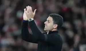 Wajah bahagia terpancar dari Mikel Arteta setelah Arsenal berhasil meraih kemenangan penting saat menjamu Burnley dalam lanjutan Premier League 2025/2026. Bermain di Emirates Stadium, Selasa (19/5/2026) dini hari WIB, The Gunners menang tipis 1-0 lewat gol Kai Havertz. (AP Photo/Kirsty Wigglesworth)