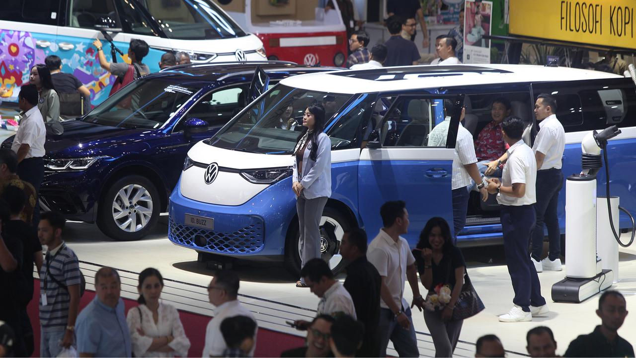 FOTO: Weekend Seru di GIIAS 2025: Teknologi Otomotif Terkini Diserbu Warga