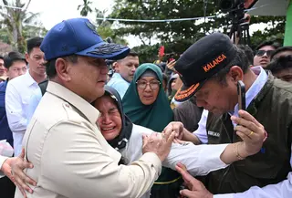 Presiden Prabowo Subianto saat meninjau warga terdampak banjir di sejumlah daerah di Provinsi Sumatera Utara. (Dok. Biro Pers Presiden)