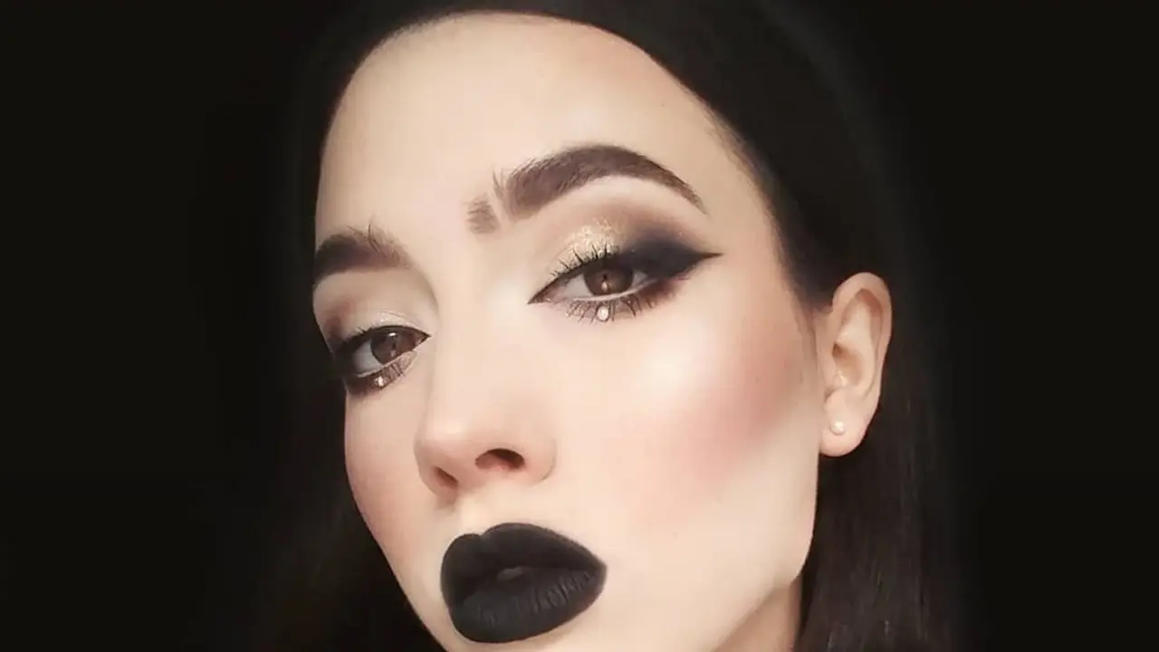 [Fimela] Lipstik warna hitam
