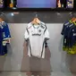 Jersey anyar Persib Bandung untuk Liga 1 2022/2023 sudah bisa dipesan atau dibeli di store resmi. (Bola.com/Erwin Snaz)